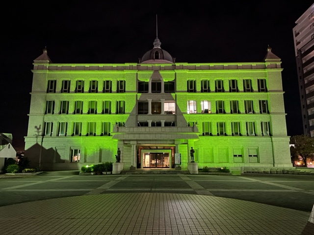 【近代図書館】臓器移植普及推進月間にあわせてライトアップしています（10月14日）の画像